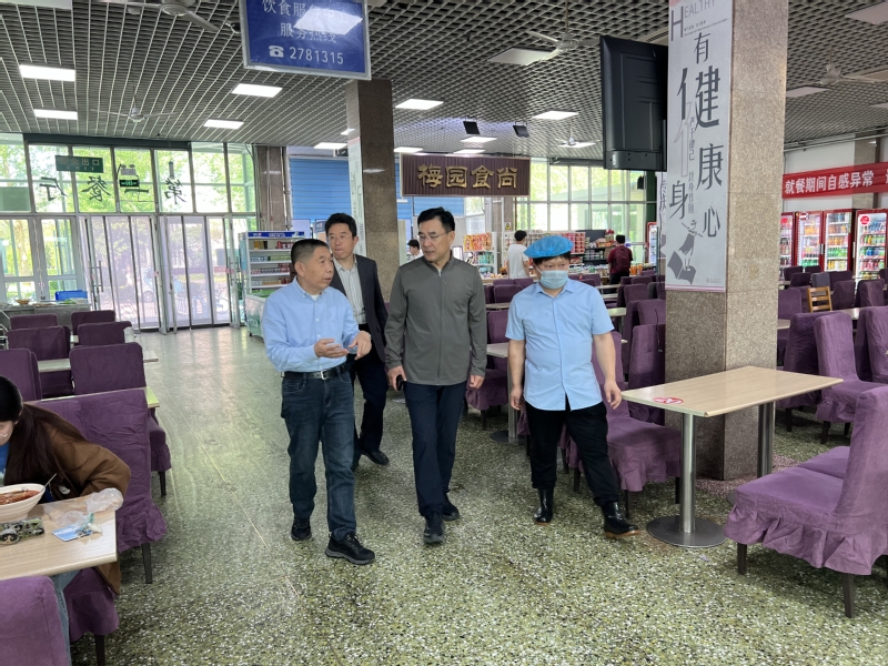 <a href='/2024/0423/c4959a514320/page.htm' target='_blank' title='校领导督导食堂食品安全工作'>校领导督导食堂食品安全工作</a>