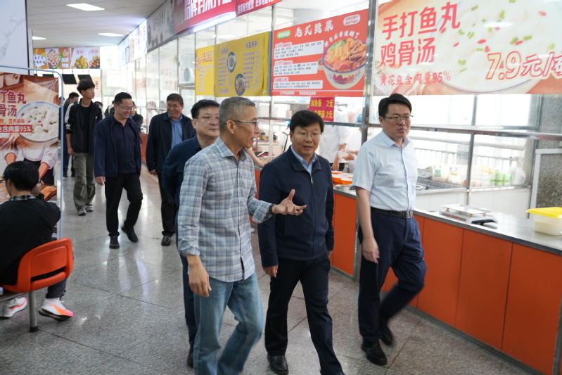 <a href='/2026/1015/c4959a573993/page.htm' target='_blank' title='聊城大学党委常委、副校长白金山一行来校考察后勤服务及采购工作'>聊城大学党委常委、副校长白金山...</a>