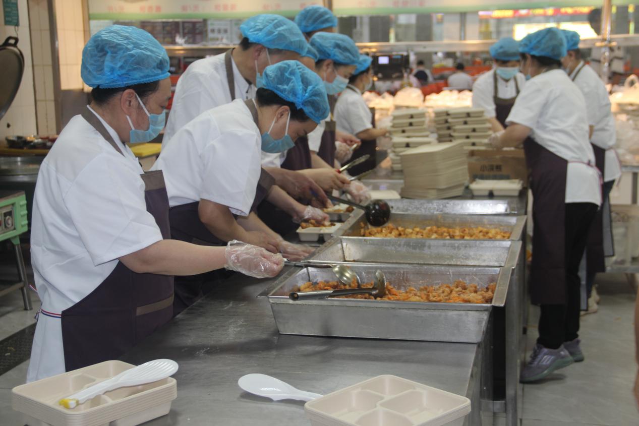 <a href='/2026/0528/c4959a565562/page.htm' target='_blank' title='饮食服务中心全力护航七十周年校庆餐饮服务'>饮食服务中心全力护航七十周年校...</a>
