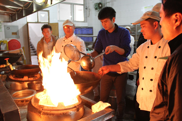 <a href='/2014/1119/c4959a231583/page.htm' target='_blank' title='我给大厨“露一手”'>我给大厨“露一手”</a>